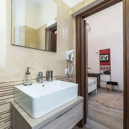 Guesthost - Termini Big Apartment Rom