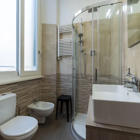 Guesthost - Termini Big Apartment Rom